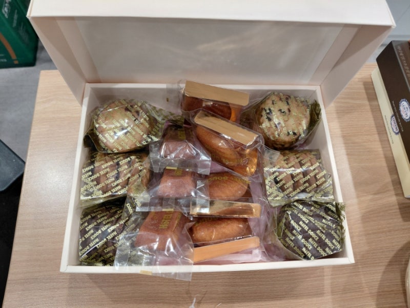 Hadiah Manis Penuh Perhatian, Terima Kasih Banyak (Pasien Penggantian Implan & Mastopeksi) 사진 3